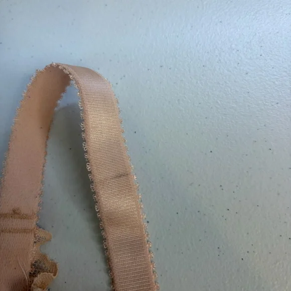 Deesse Femme Couture Nude Beige Lace Underwire Unpadded Bra size 42H Lot of 2 - Picture 7 of 9